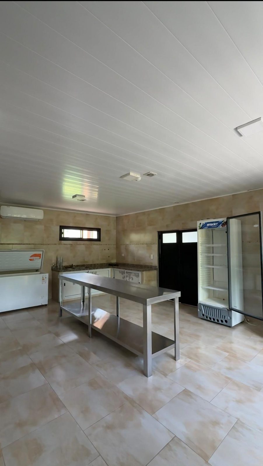 Cocina de apoyo equipada para proveedores